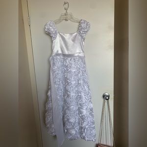 Girls size 8/size medium first communion dress floral and elegant